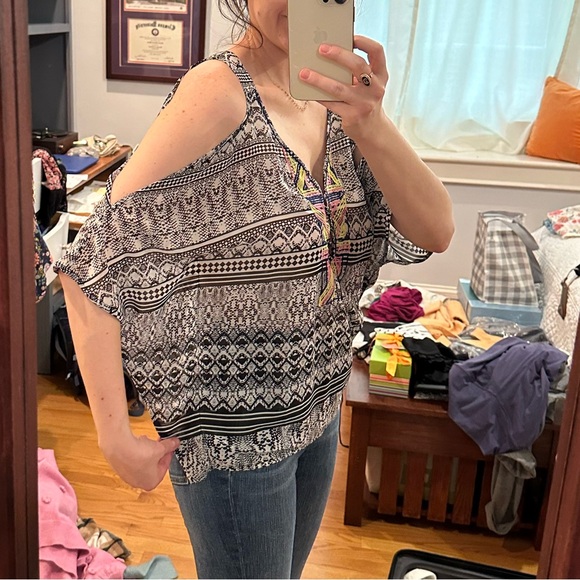 Jessica Simpson Cold-Shoulder Aztec Print Embroidered Top - Picture 5 of 12